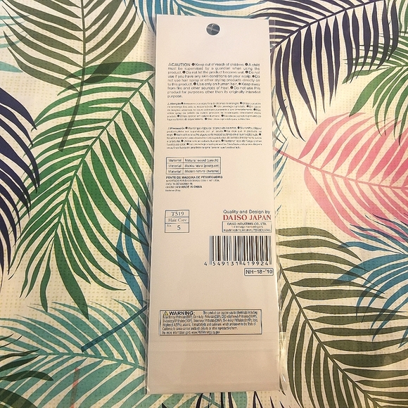 Daiso Beautiful Natural Wood Peach Wooden Comb Hair Care Tools NWT - Picture 2 of 2